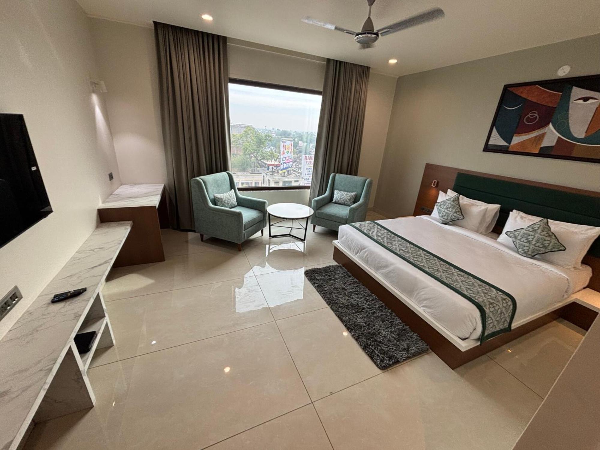 Jhunjhunu Hotel The Crown Inn מראה חיצוני תמונה