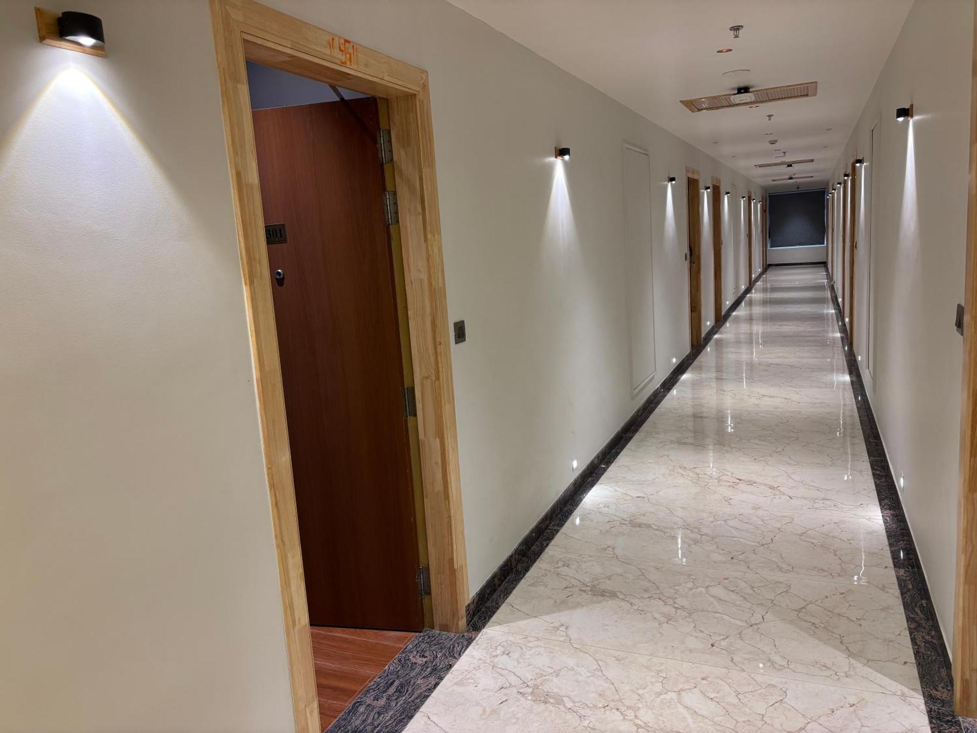 Jhunjhunu Hotel The Crown Inn מראה חיצוני תמונה
