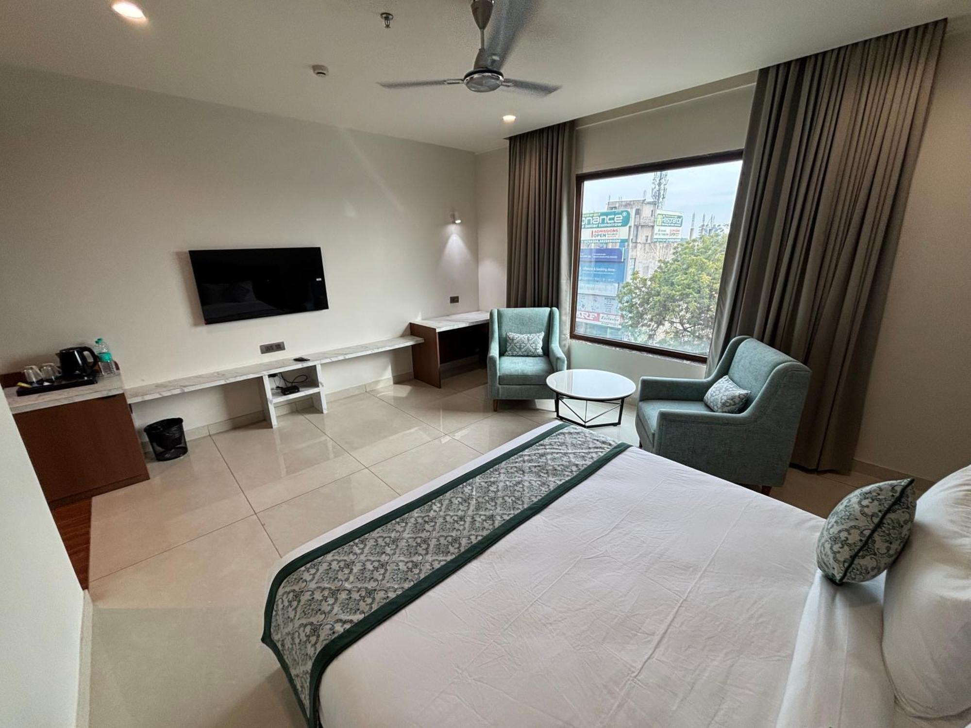 Jhunjhunu Hotel The Crown Inn מראה חיצוני תמונה