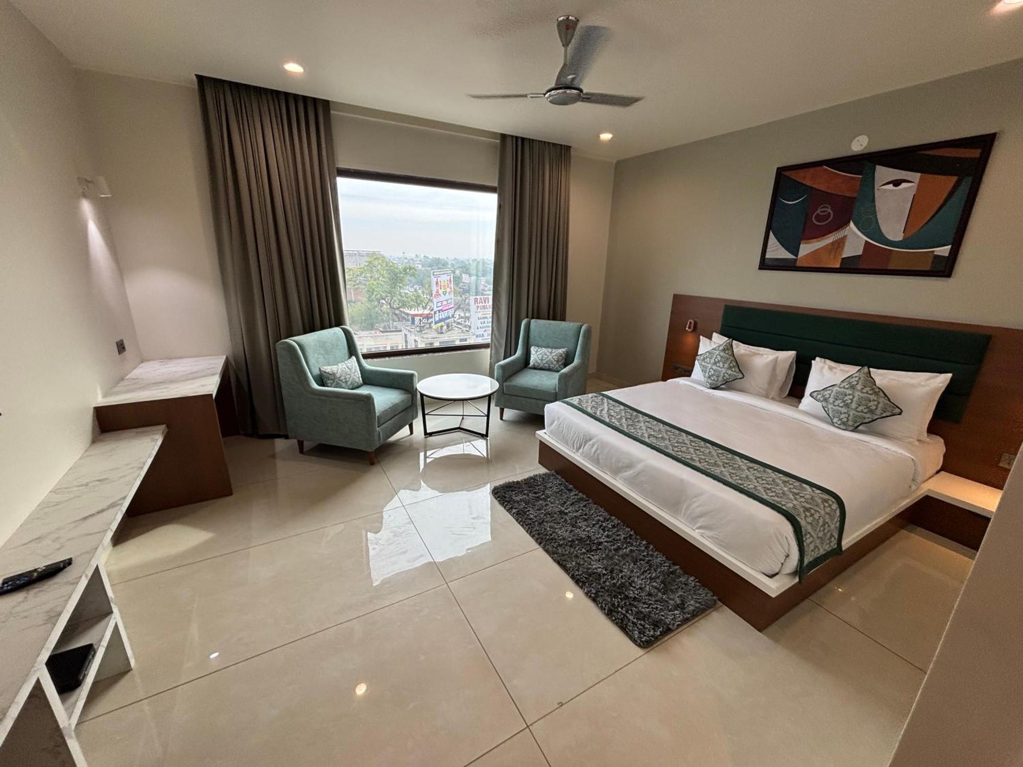 Jhunjhunu Hotel The Crown Inn מראה חיצוני תמונה