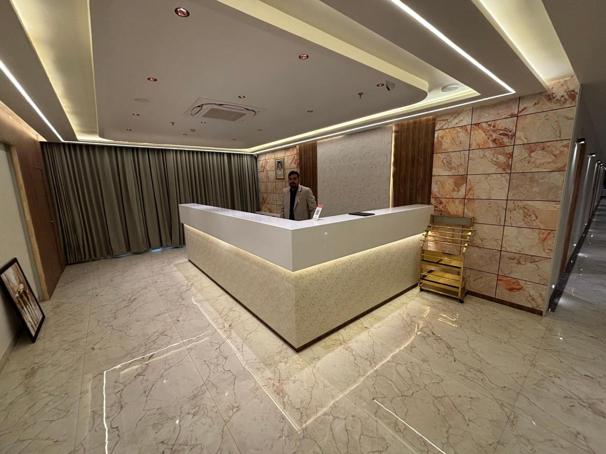 Jhunjhunu Hotel The Crown Inn מראה חיצוני תמונה