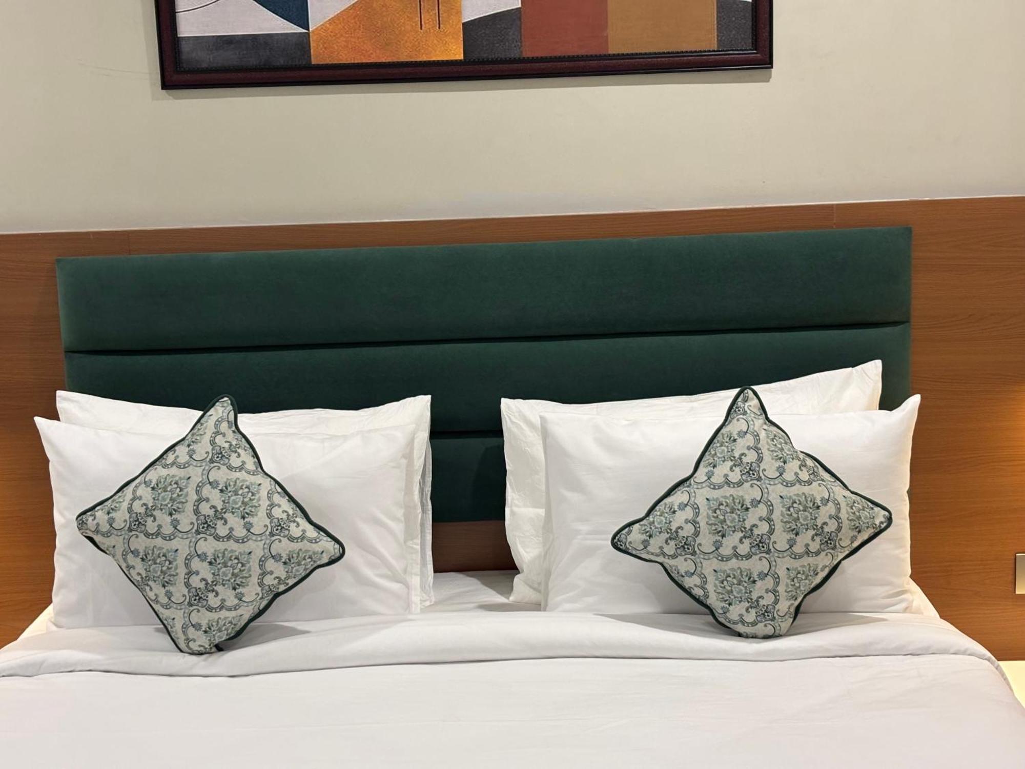 Jhunjhunu Hotel The Crown Inn מראה חיצוני תמונה