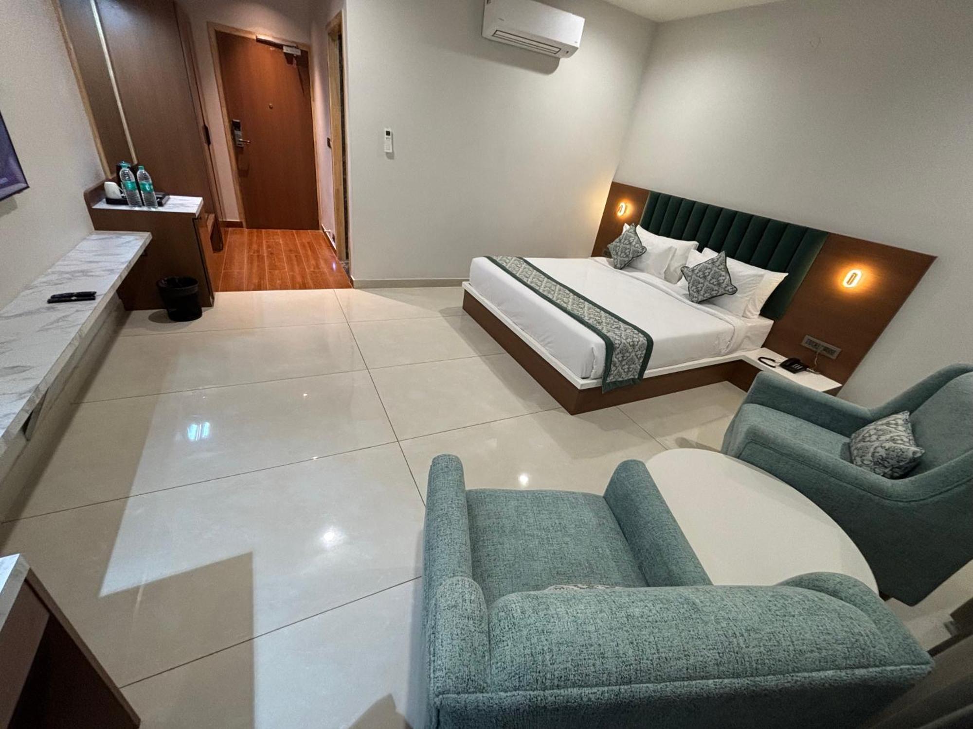 Jhunjhunu Hotel The Crown Inn מראה חיצוני תמונה