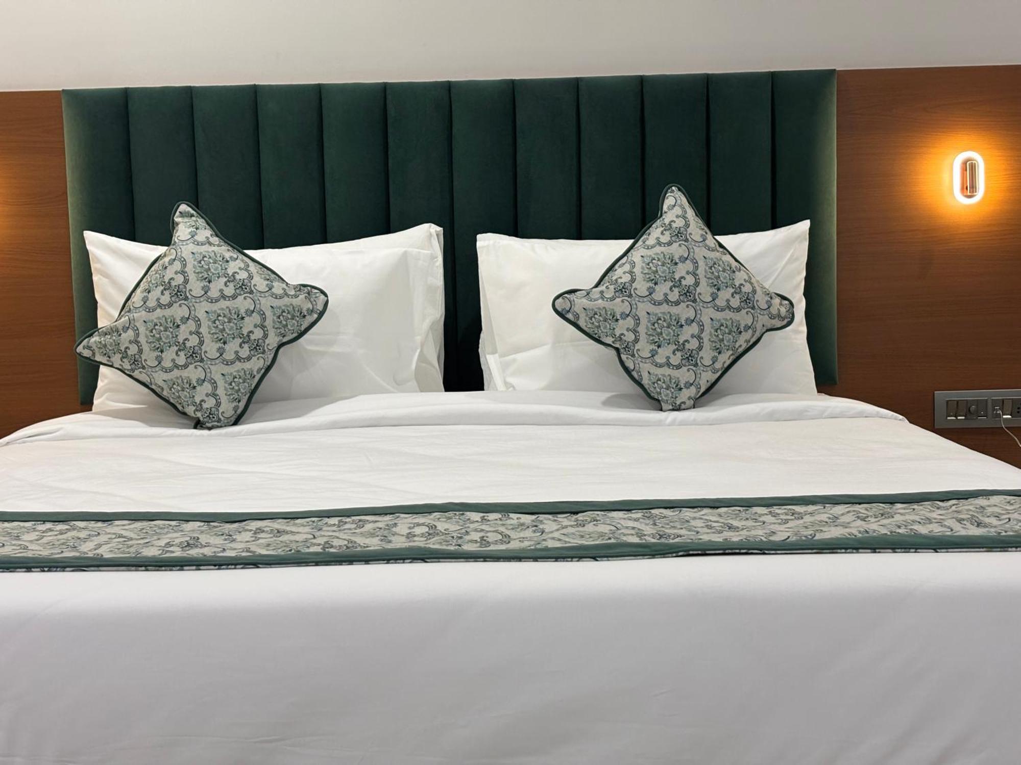 Jhunjhunu Hotel The Crown Inn מראה חיצוני תמונה