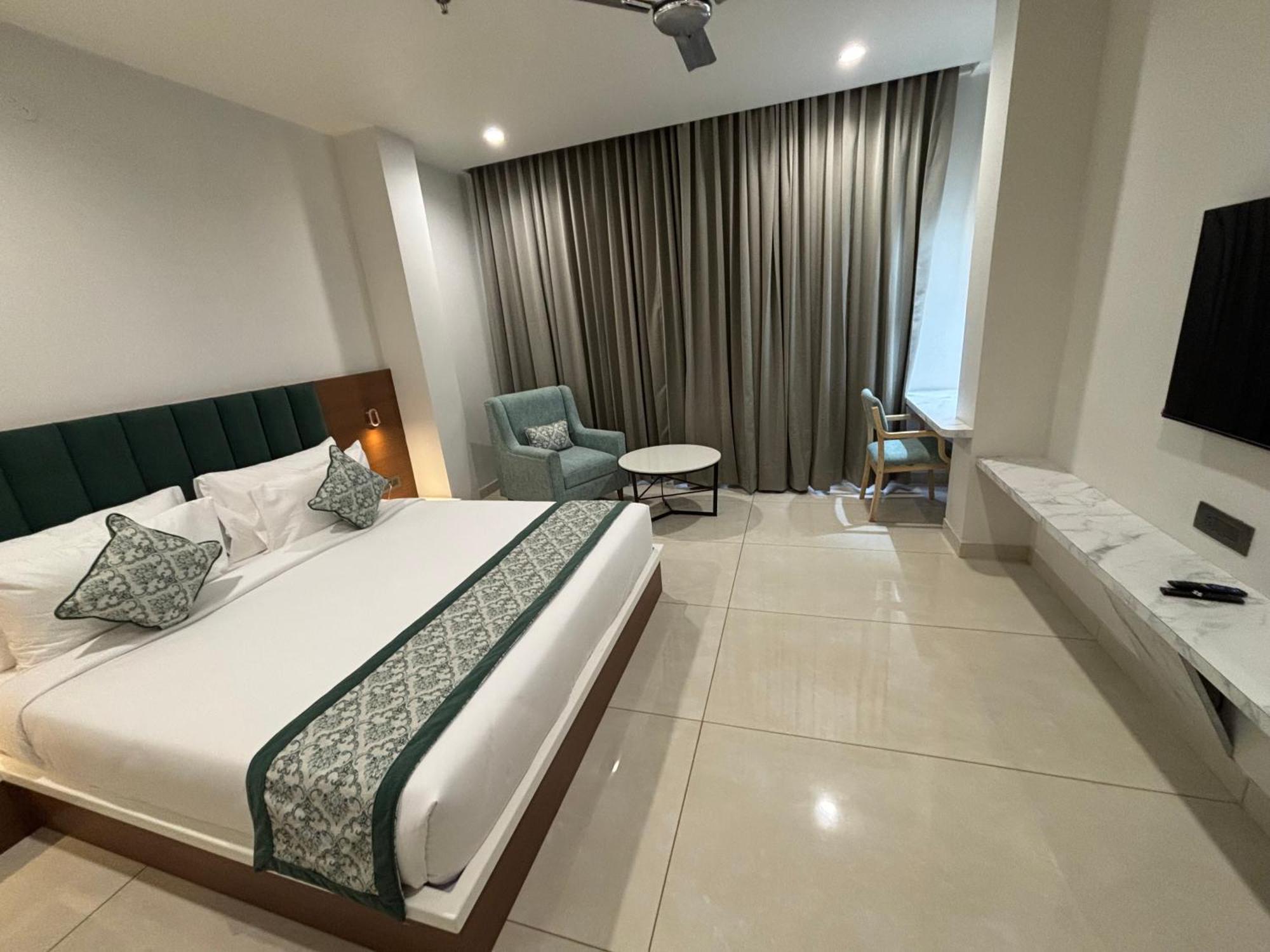 Jhunjhunu Hotel The Crown Inn מראה חיצוני תמונה