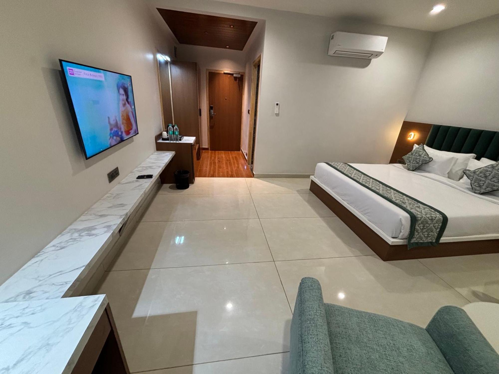Jhunjhunu Hotel The Crown Inn מראה חיצוני תמונה